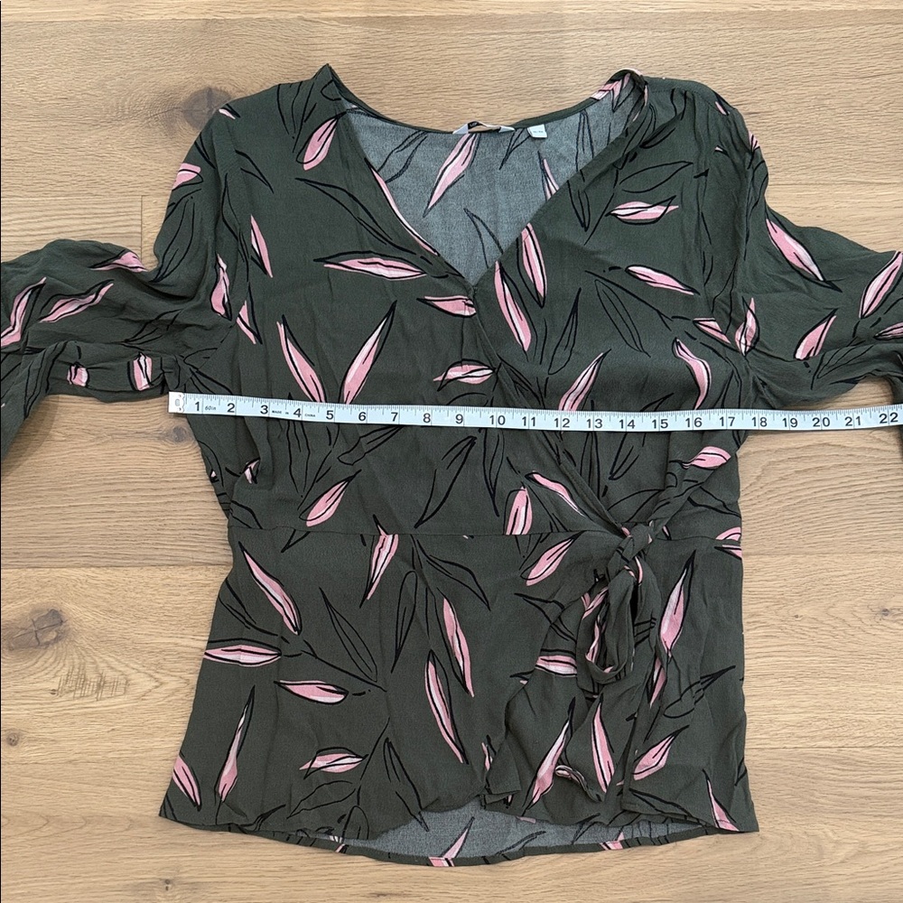 Reitmans Olive & Pink Leaf Print Wrap Blouse – Size XL - Picture 4 of 6